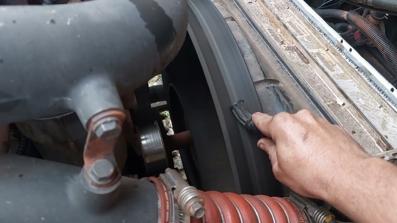 Motor aquecendo  caminhão Mercedes- Benz  Accelo 815 de ano 2014