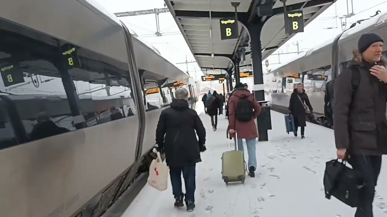 X55 SJ 3000 ankommer Hudiksvall (inkl. Tågmöte)
