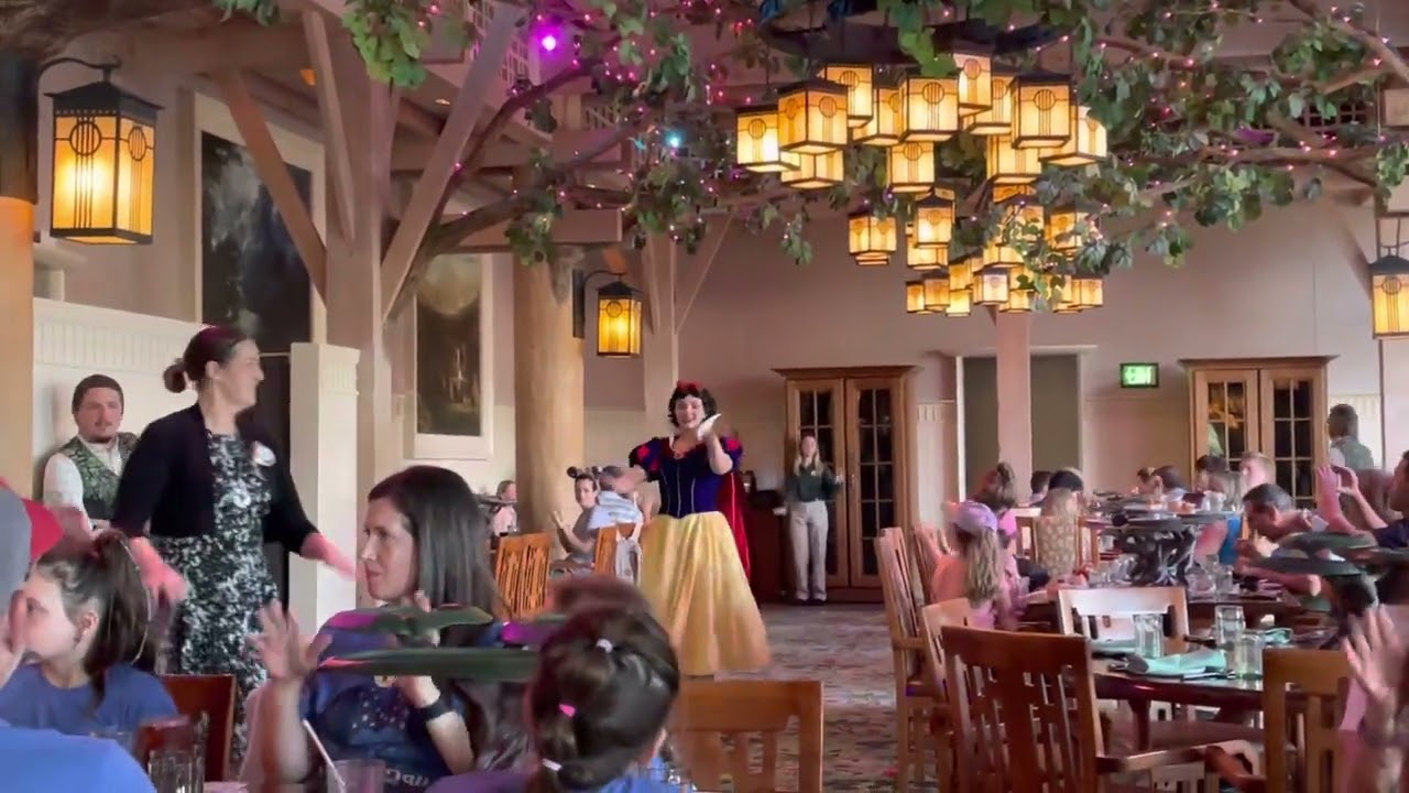Story Book Dining with Snow White