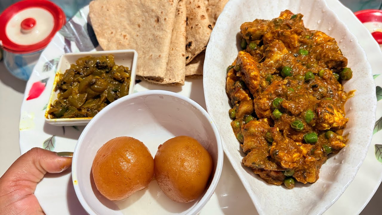 मटर-मशरूम-पनीर की सब्ज़ी एकदम ढाबे स्टाइल बनाइये #mashroomkisabji #paneerrecipe #viralvideo 