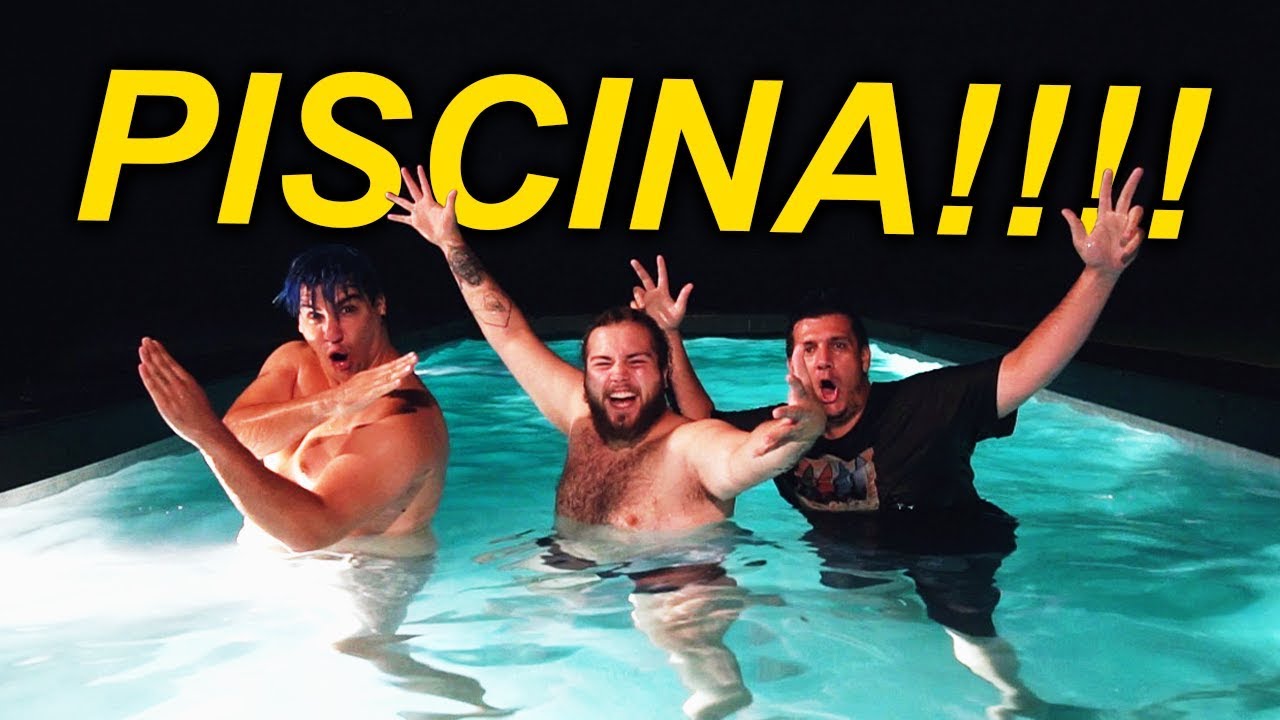 MERGULHÁMOS NA PISCINA DE NOITE