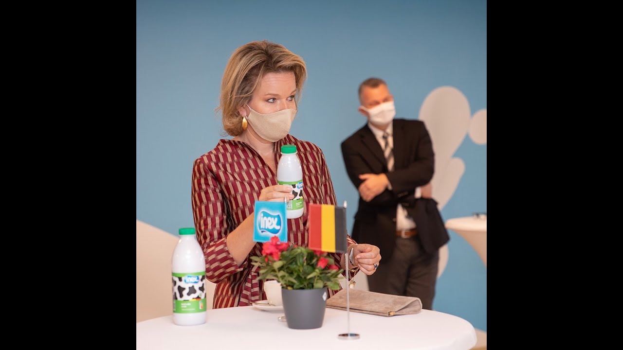 Koninklijk bezoek tijdens eerste productie Inex melk in innovatieve PET verpakking
