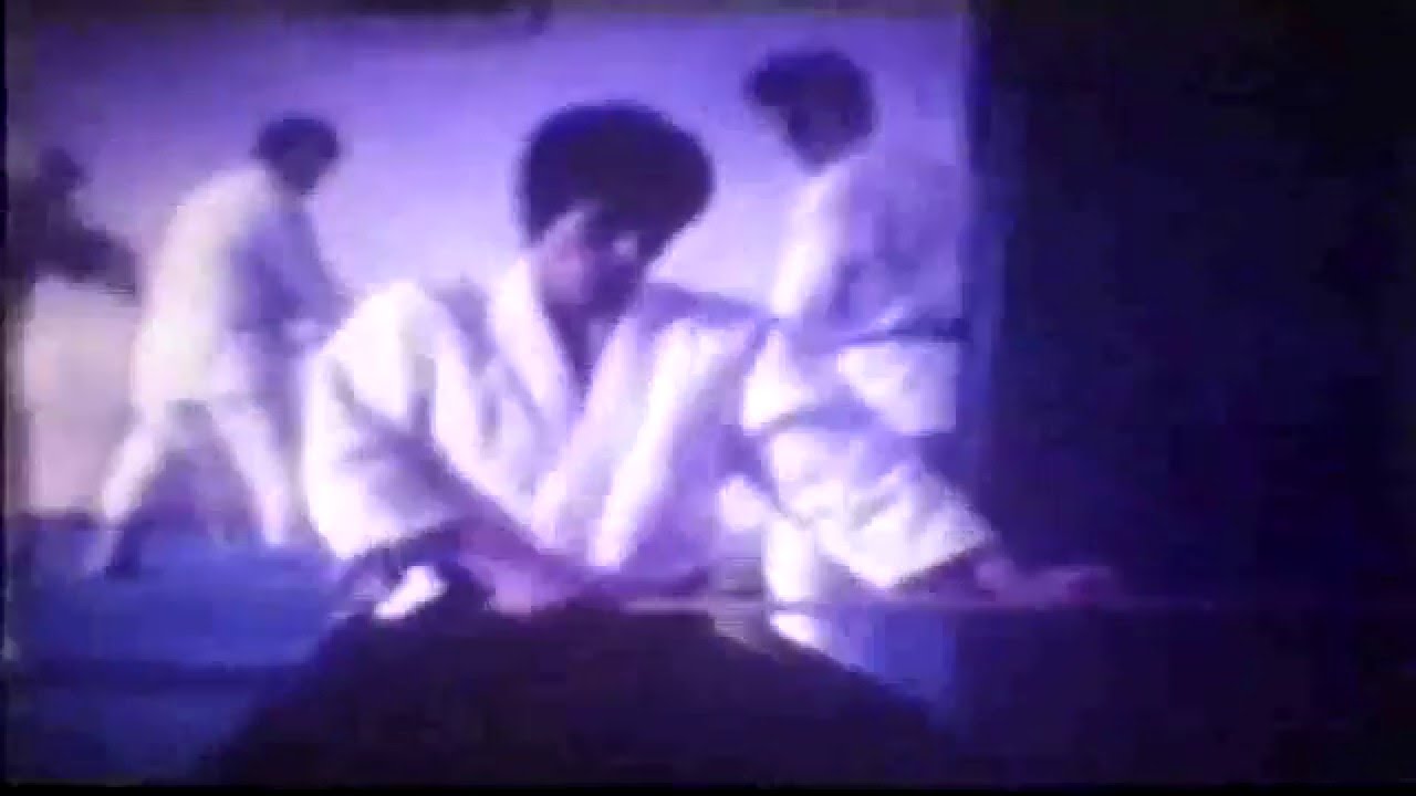 Fujimoto Yoji Sensei Prima metà degli anni '70 - Bokken e Jo