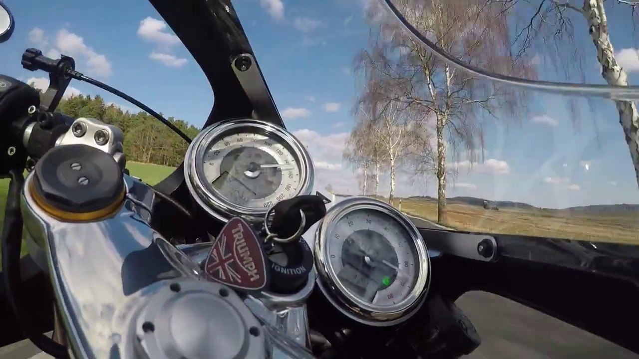 Triumph Thruxton 1200 R this is street racer
