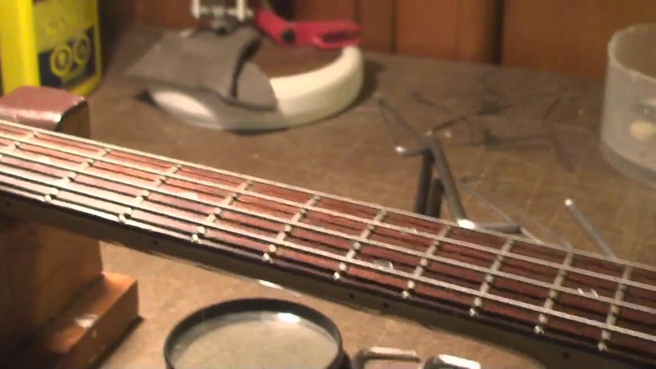 Настройка и демонстрация бас-гитары Fender Precision 1978 года