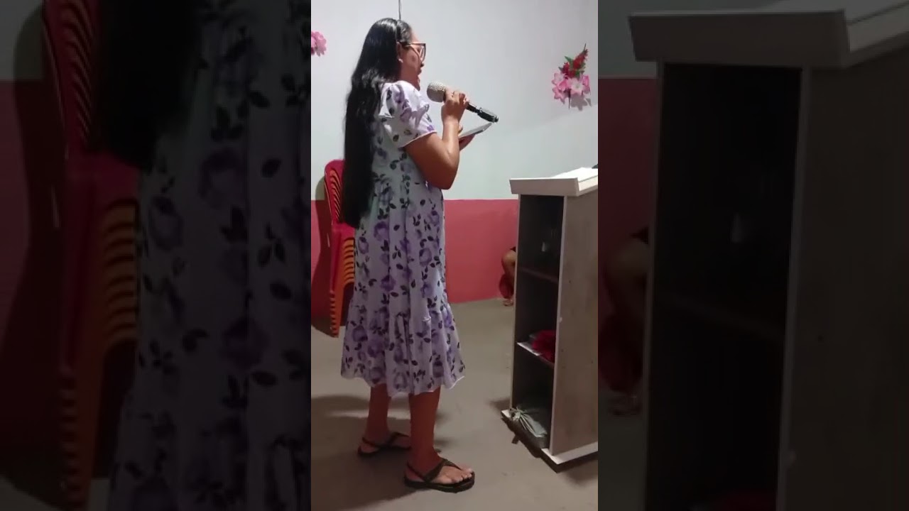 MISSIONÁRIA LUCIANA louvando ao Senhor.