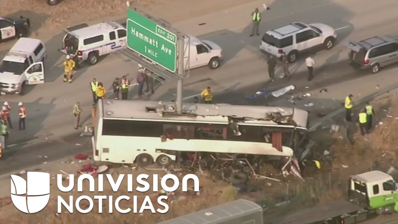 Tragedia en California tras el choque de un autobús contra un poste