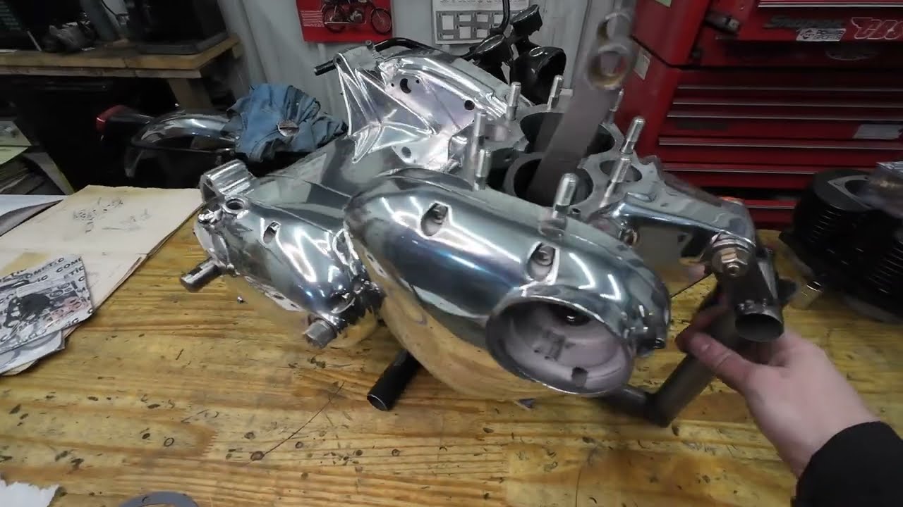 POLISHED TRIUMPH 650 ENGINE