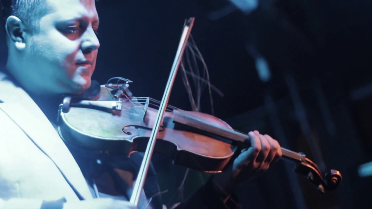 Blues violin WOWS the crowd