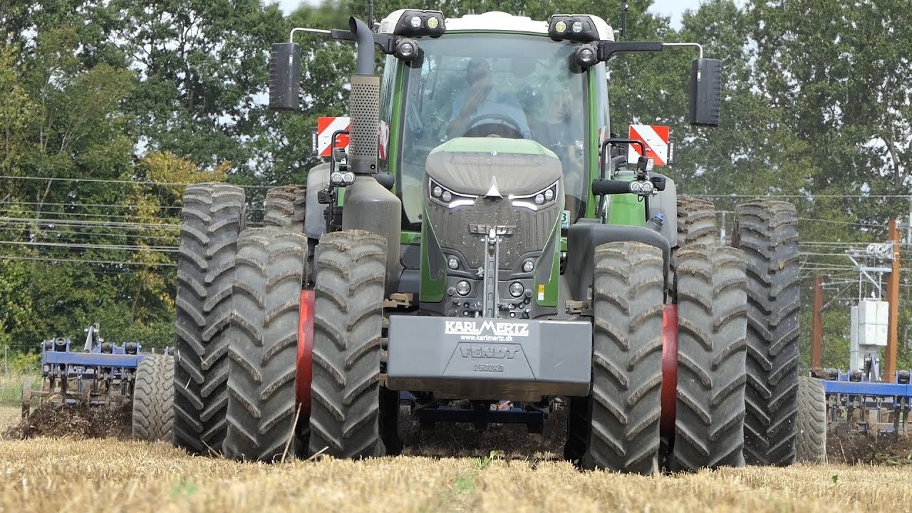 Fendt 942 Vario w/ Tripple Tires working in the field w/ 8-Meter Köckerling Vector | DK Agri