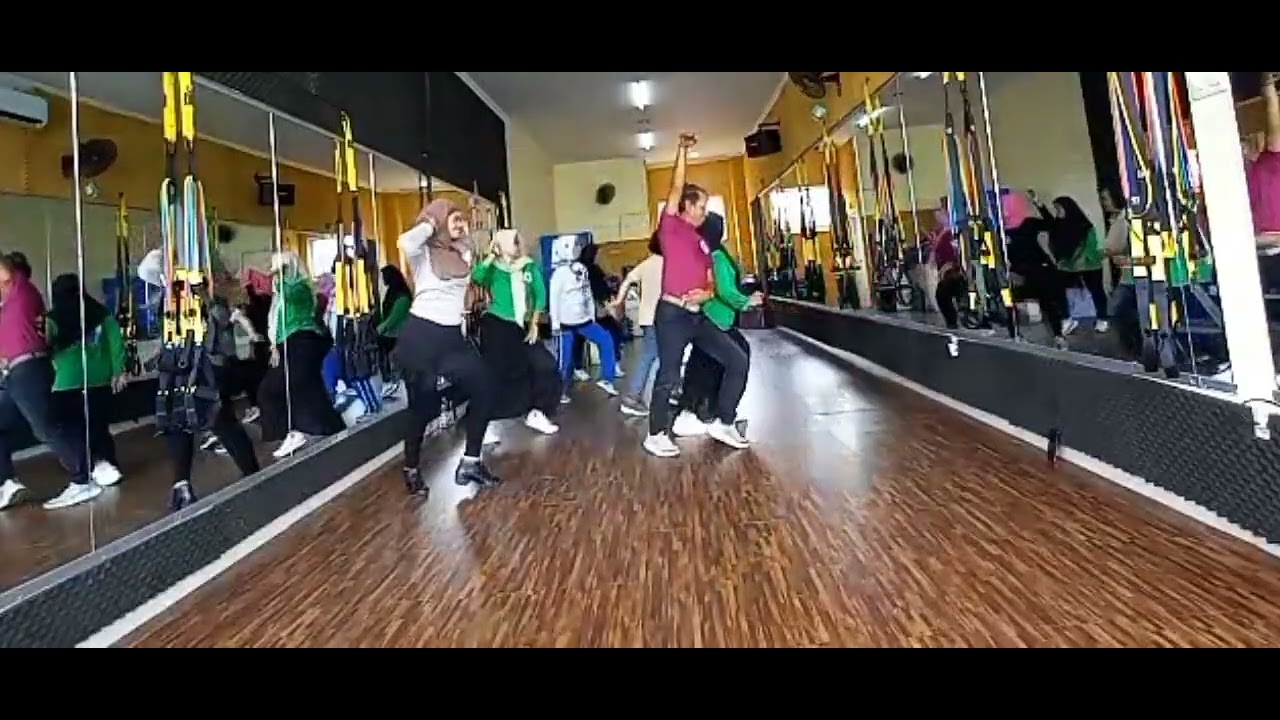 IT'S RAINING // LINE DANCE //Choreo CAECILIA MARIA FAYLTRUAN 