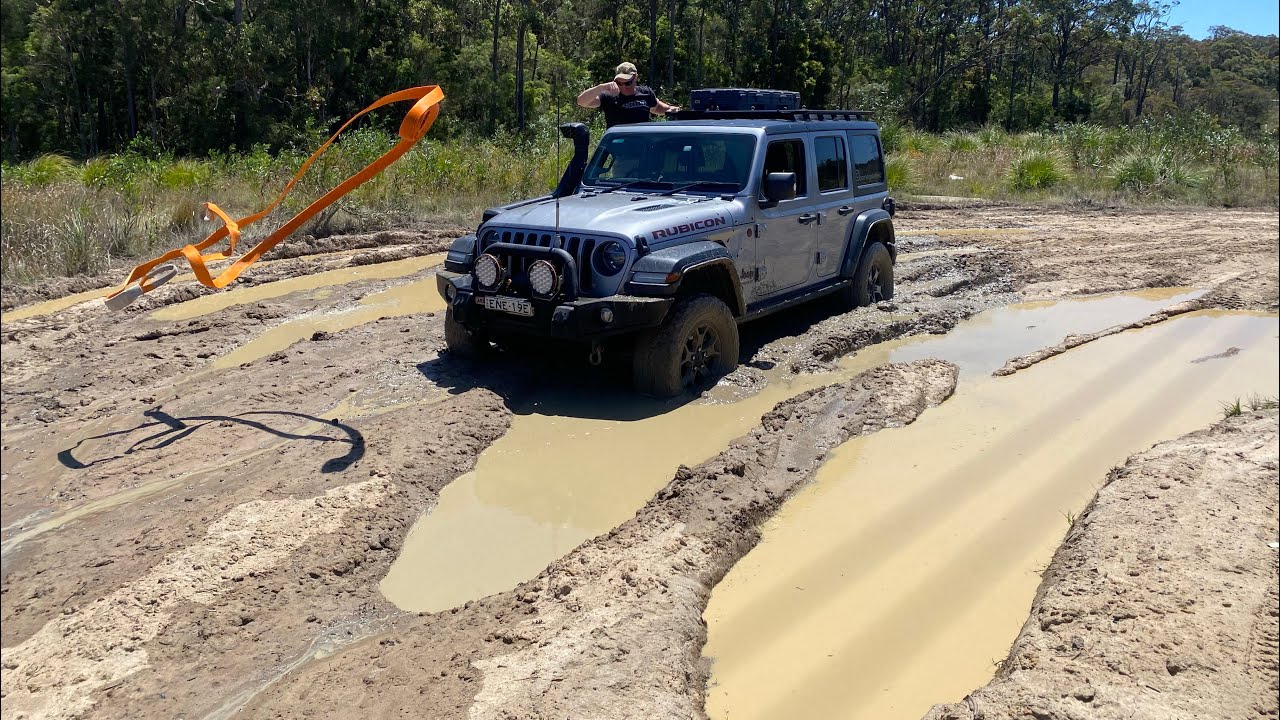Jeep JL Rubicon and Toyota Hilux N80 take on The Killy Loop