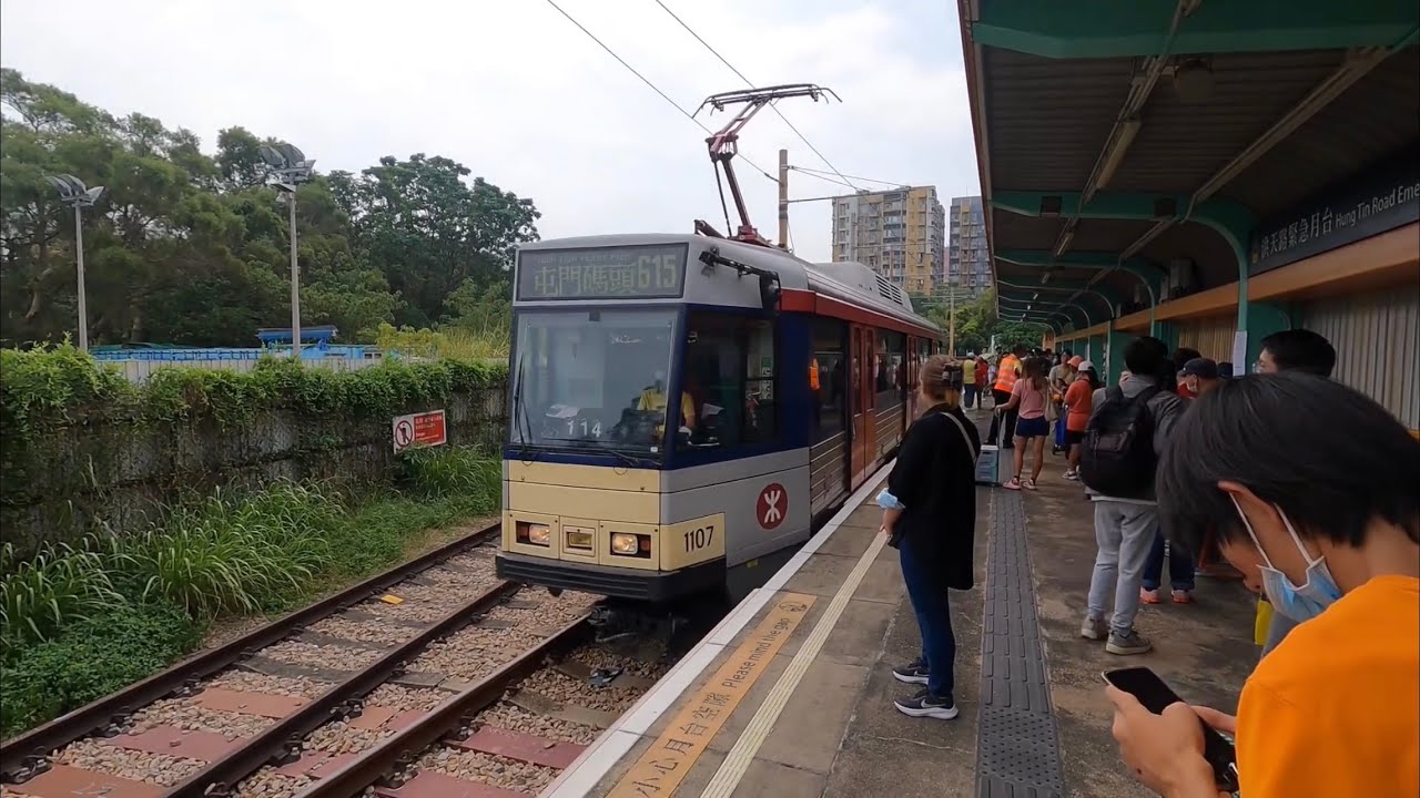 多列輕鐵列車使用洪天路緊急月台上落客情況 (4/10 輕鐵元朗站發生事故)