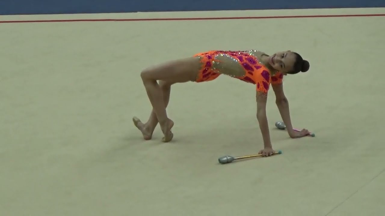 Lina DJEBAR massues - 2025 Championnats de France Junior AA