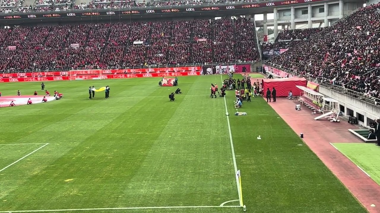 対横浜F・マリノス戦試合開始前 とてもいい雰囲気でビッグフラッグもめっちゃくちゃかっこよかった