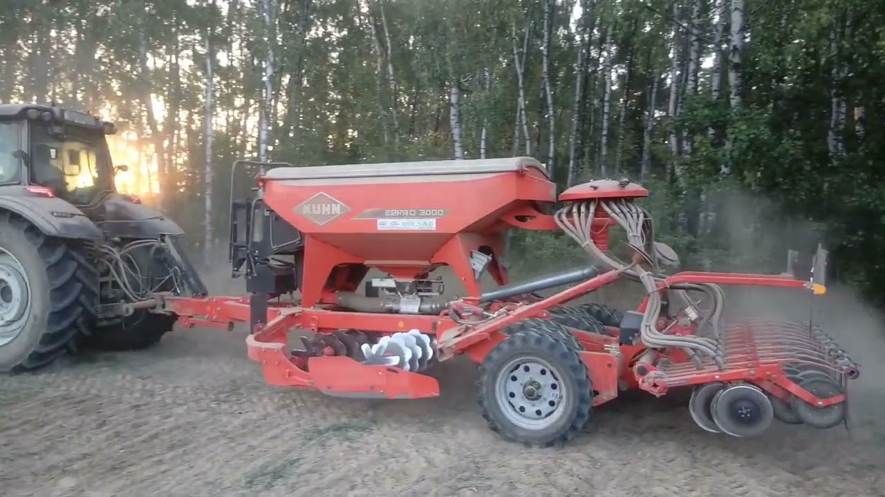 Valtra T215 i KUHN Espro 3000 siew w Łódzkim IX 2023