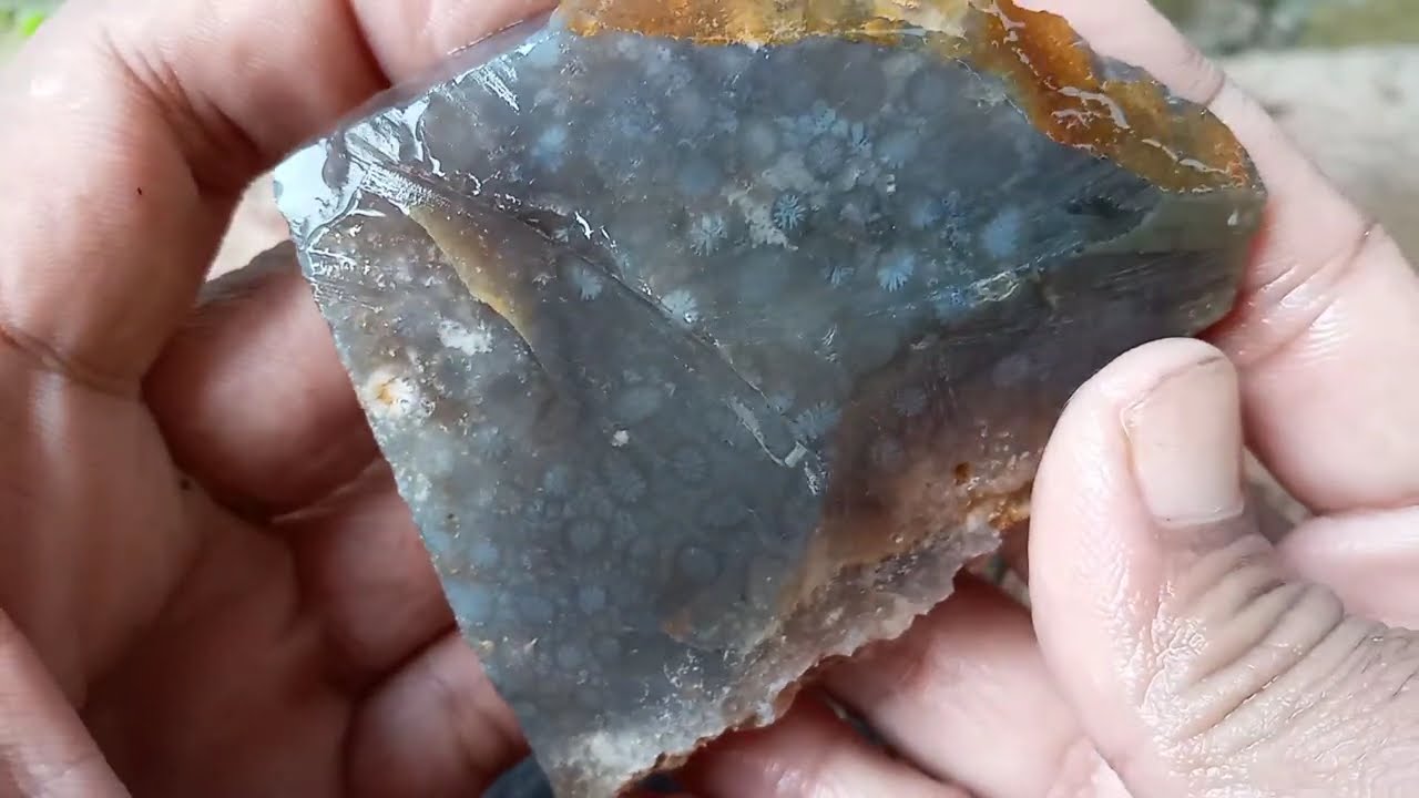 Mengolah batu akik teratai hitam kristal