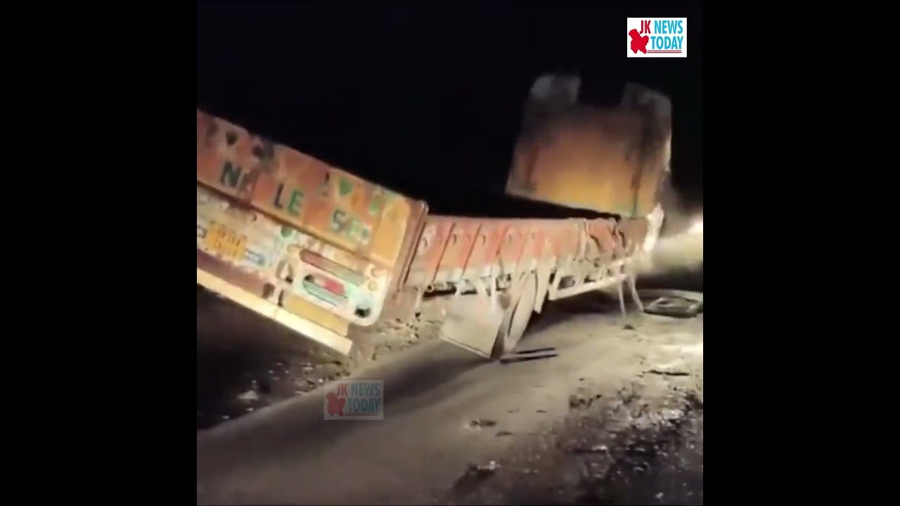 Trucks removed at Nachlana, Srinagar- Jammu highway traffic restored | JK News Today