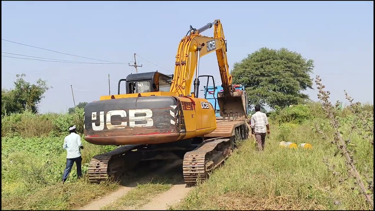 #JCB 220 loading