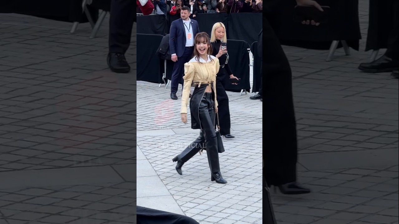 LISA SERVING RUNWAY QUEEN WALK AT LOUIS VUITTON! 💫 😱 #parisfashionweek #lisa #trending