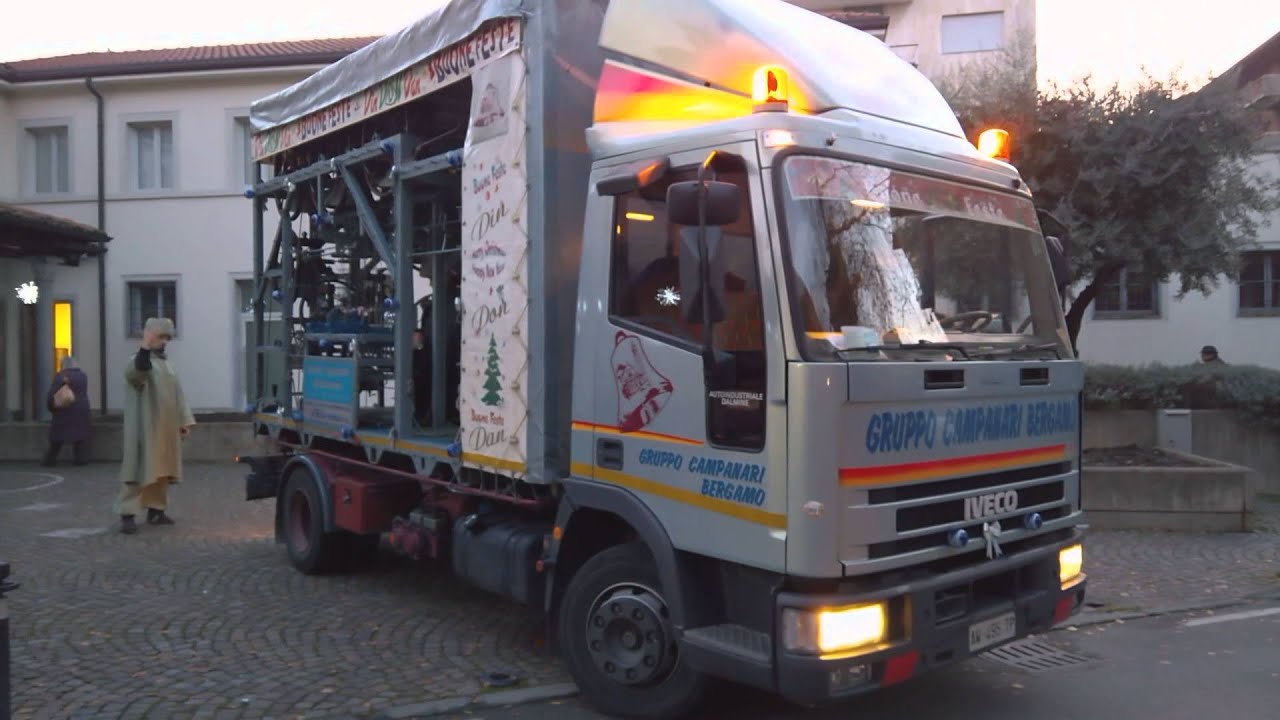 I Campanari arrivano presso il Convento dei Cappuccini (Bergamo, 6 gennaio 2016)