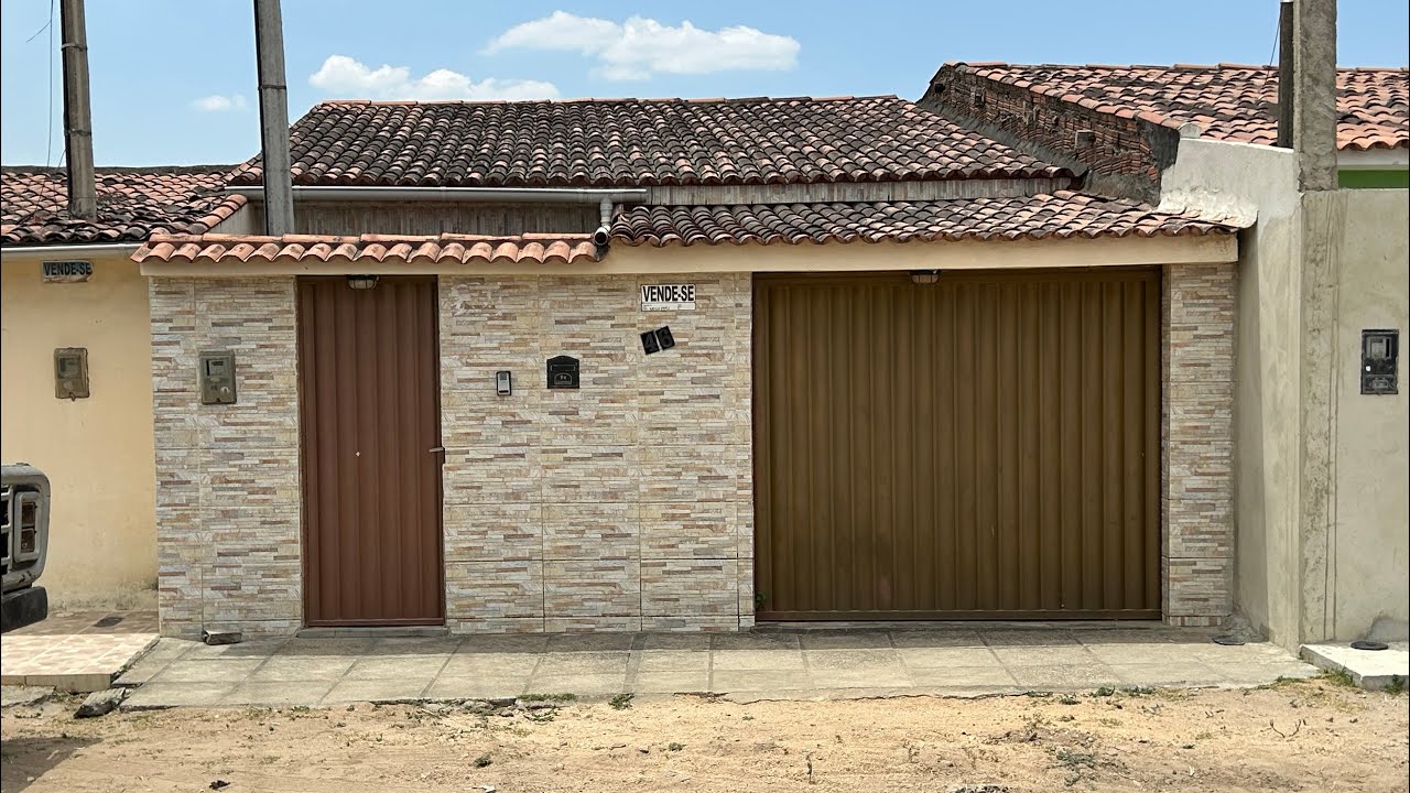 250- CASA BELÍSSIMA E ESPAÇOSA A VENDA COM PREÇO EXCELENTE