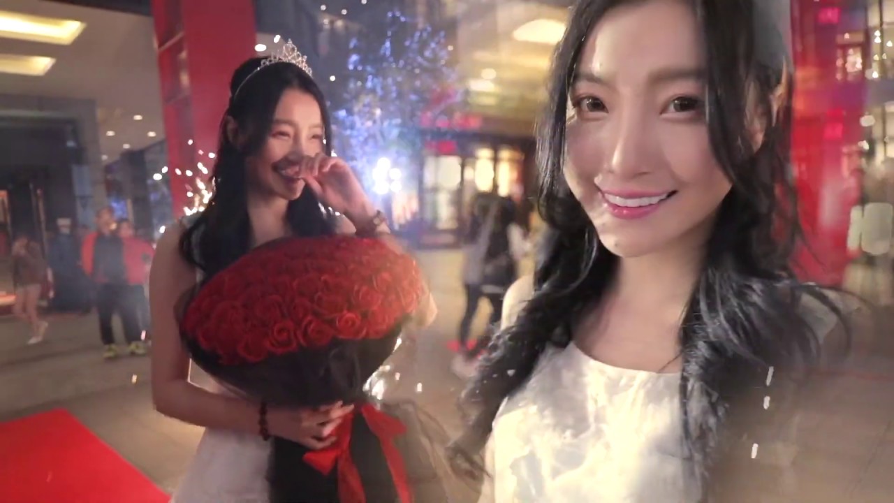女生求婚 - 驚嚇的街頭邱比特是給男主角的求婚驚喜!!