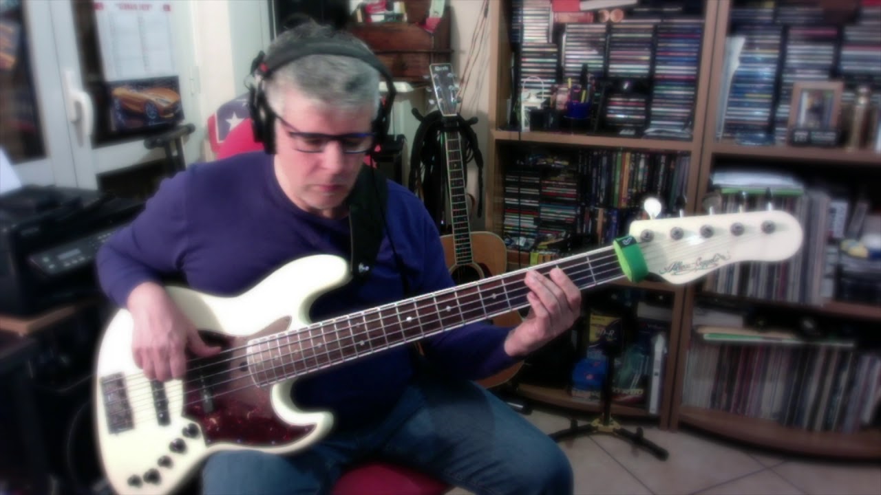 Almeno nell'universo by Mia Martini (personal bass cover) by Rino Conteduca with Alleva Coppolo LG5