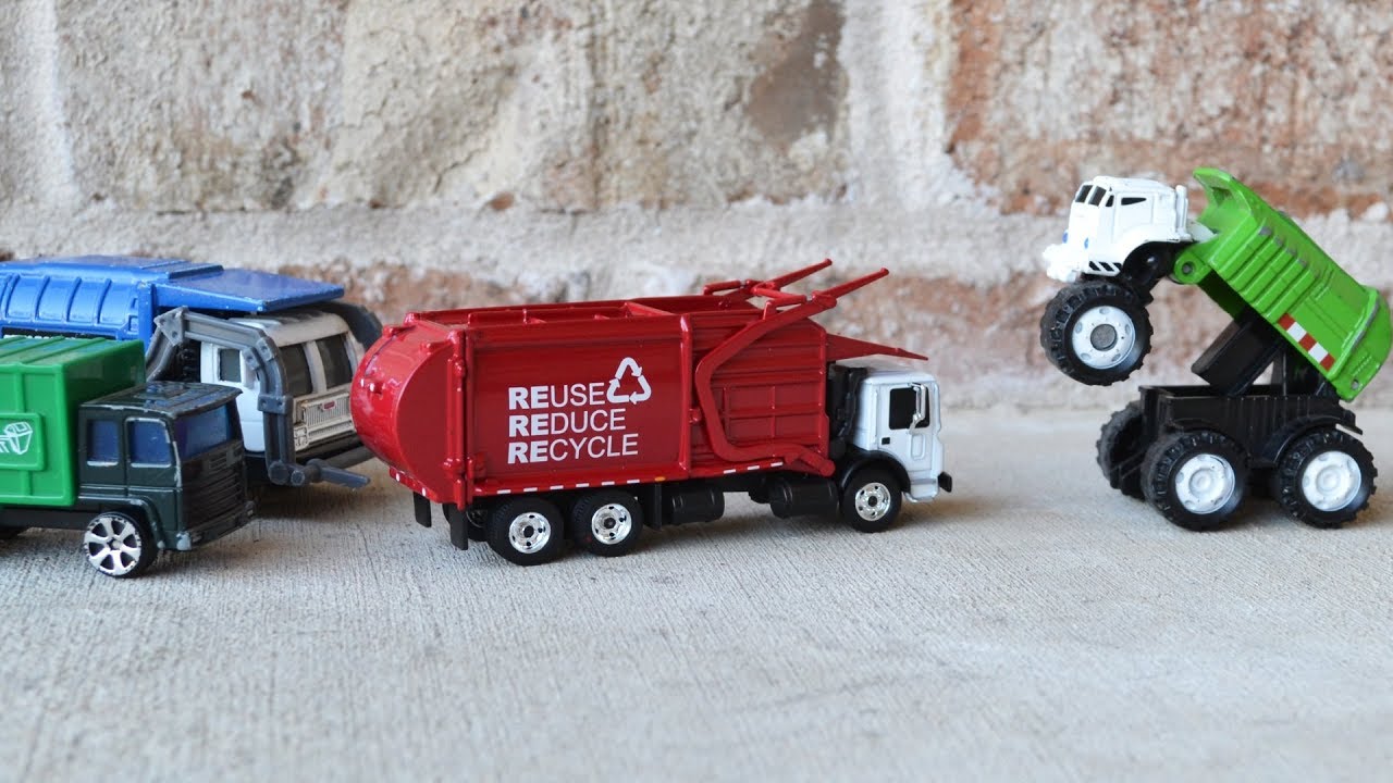 Garbage Truck Videos For Children l Grouchy vs New Kid On The Block l Garbage Trucks Rule