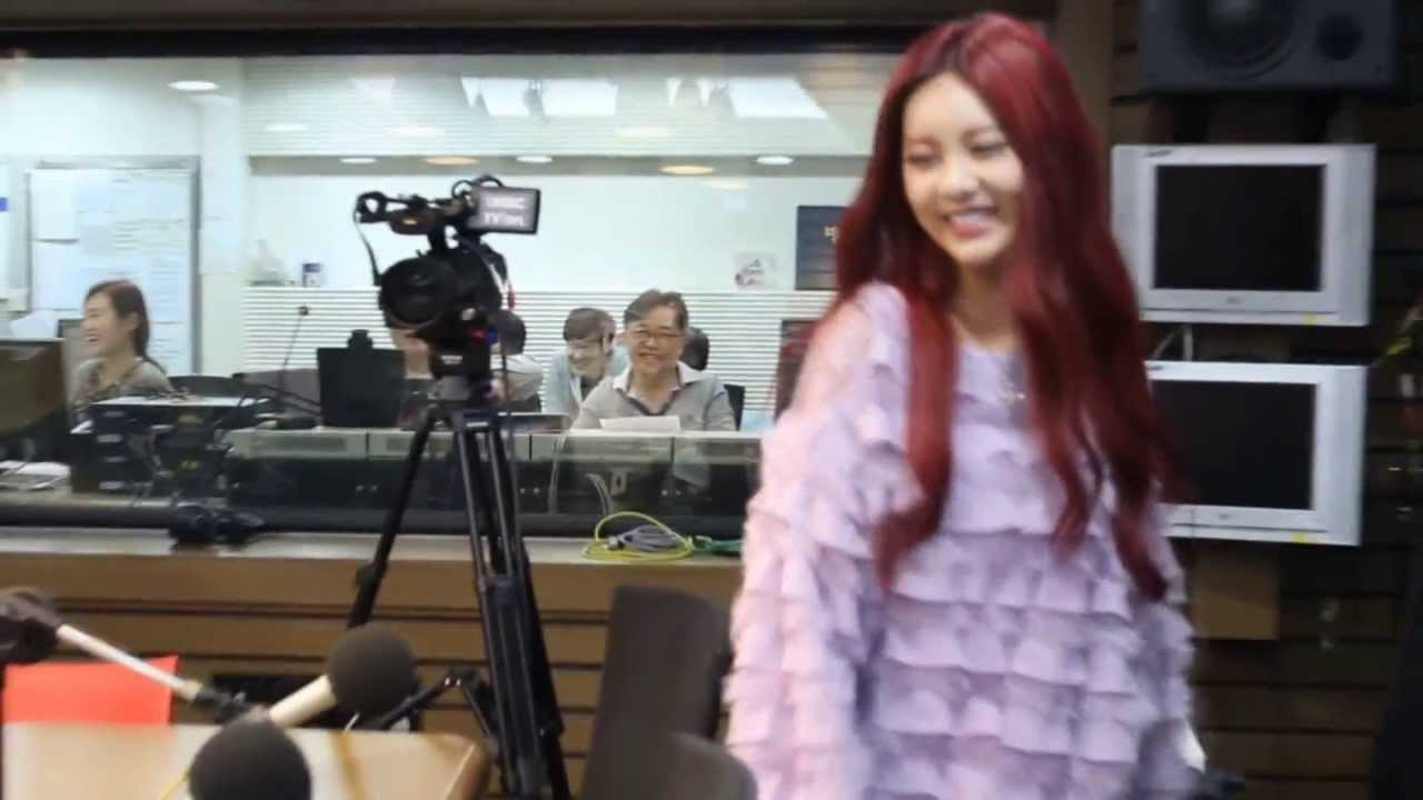 [T-ARA] Jiyeon Qri - JiKyul  HUG AT SSTP (CUTE MOMENT)