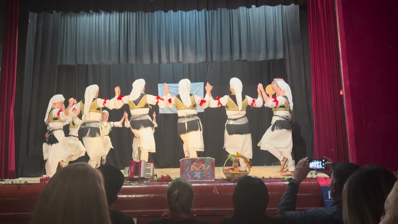 SRPSKE SVADBENE IGRE KOSOVSKOG POMORAVLJA IZ GNJILANA - KUD Mladost Pariz, “U kolo zajedno”