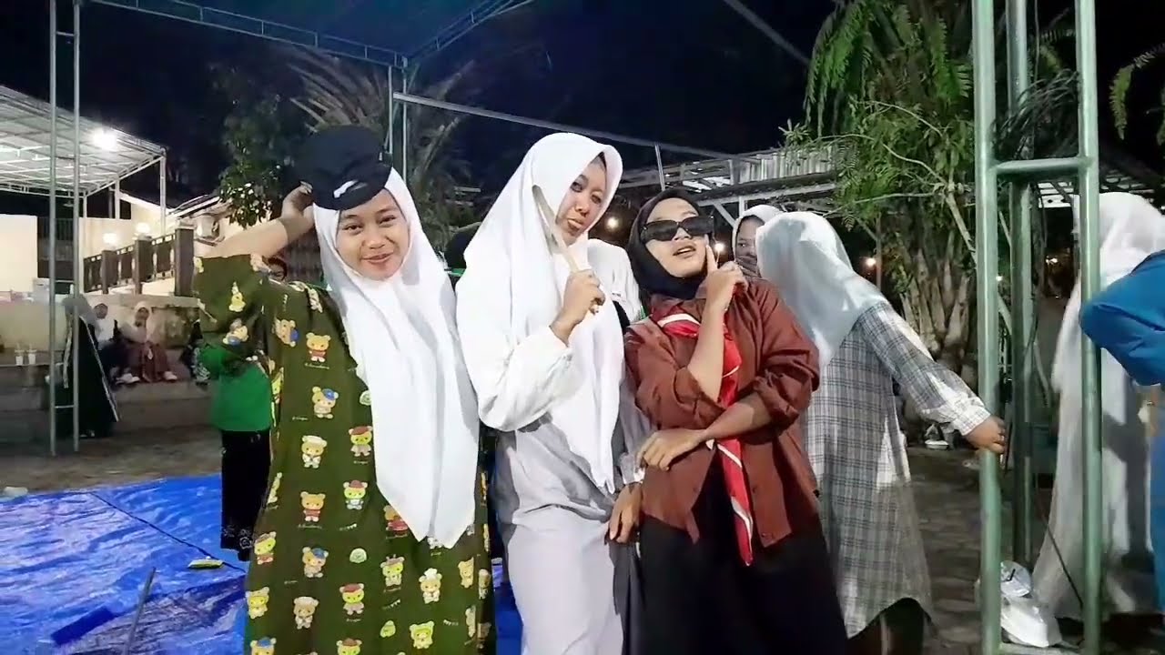 Momen poto bareng Asrama santri putri pp.nt cemoro bwi. 