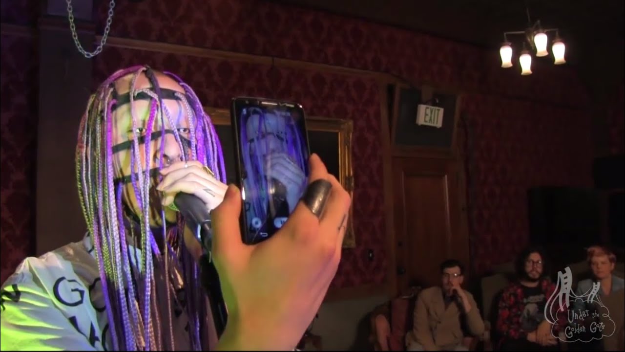 Vain Hein performs 