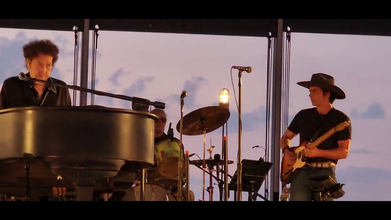 Superb version ! Early Roman Kings  Bob Dylan with Lucas Nelson The Gorge 10th August 2024