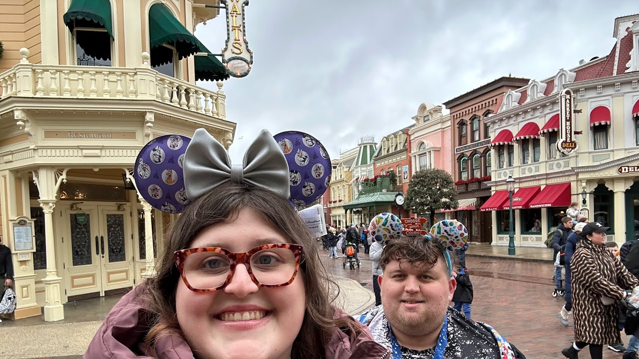 Disneyland Paris Day 1 | Eating at Walt’s | Dining in Downtown