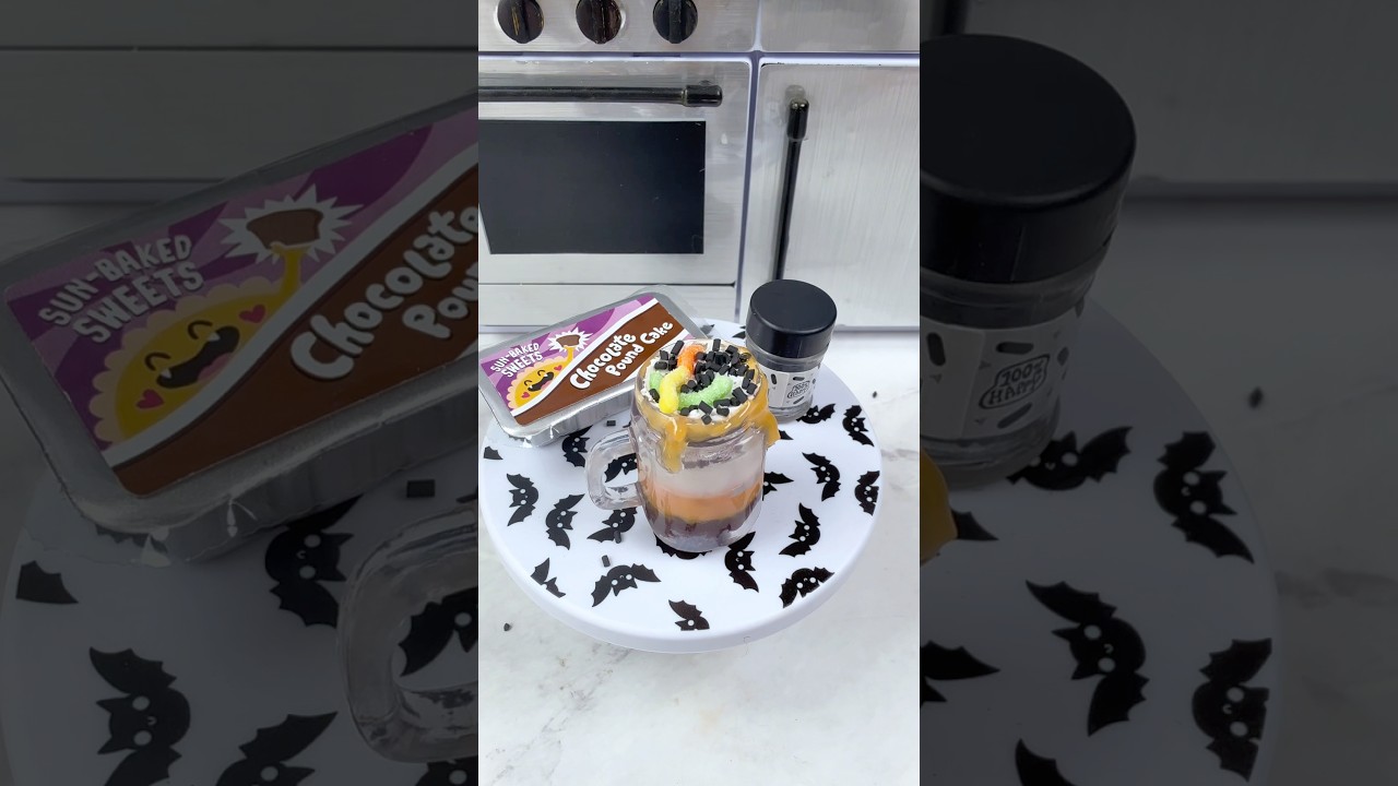 Let&rsquo;s make a Halloween parfait 👻🎃#miniverse #miniverseremix #miniversehalloween #miniature