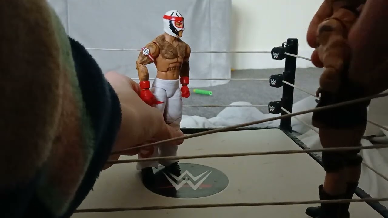 Uso vs bron and rey mysterio 