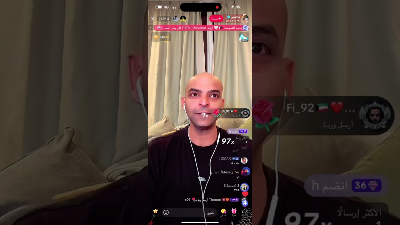 الزعيم وملاحي. ….. وملاحي طلب من صفاء يساعد العراقية المحتاجة عملية هسه 🥹🥹