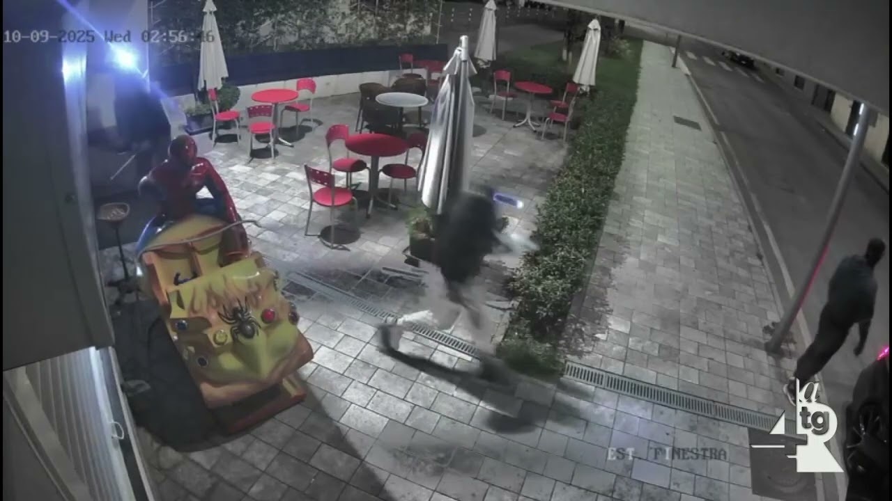 Pubblicati i video delle telecamere relativi al furto in pasticceria