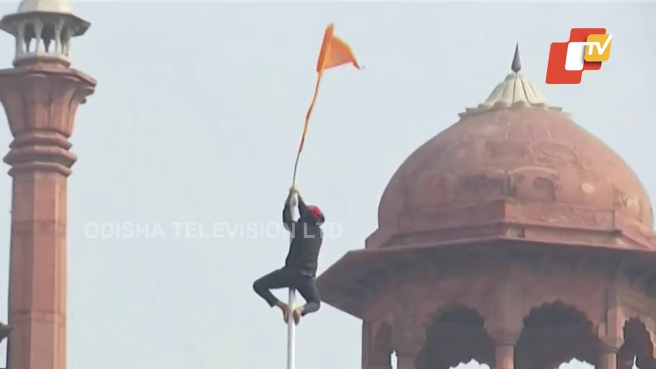 Farmers Put Nishan Sahib Flag At Red Fort