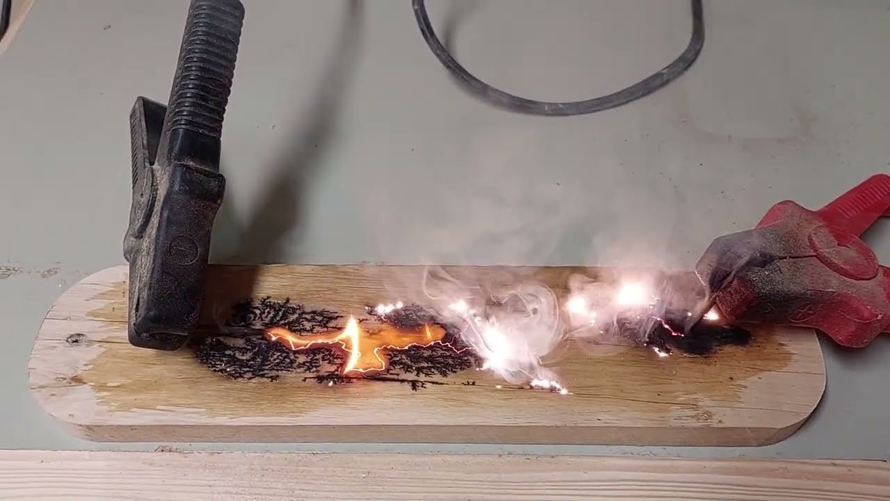 Don't make this device, it is very dangerous - Lichtenberg + foot switch