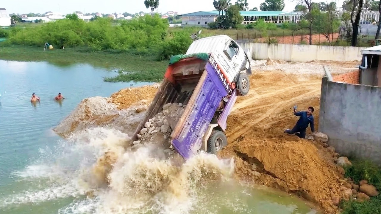 OMG! Big Acident Mini Dump Truck Unloading Fails Almost Overturn Into The Deep Lake, Dozer Help Back