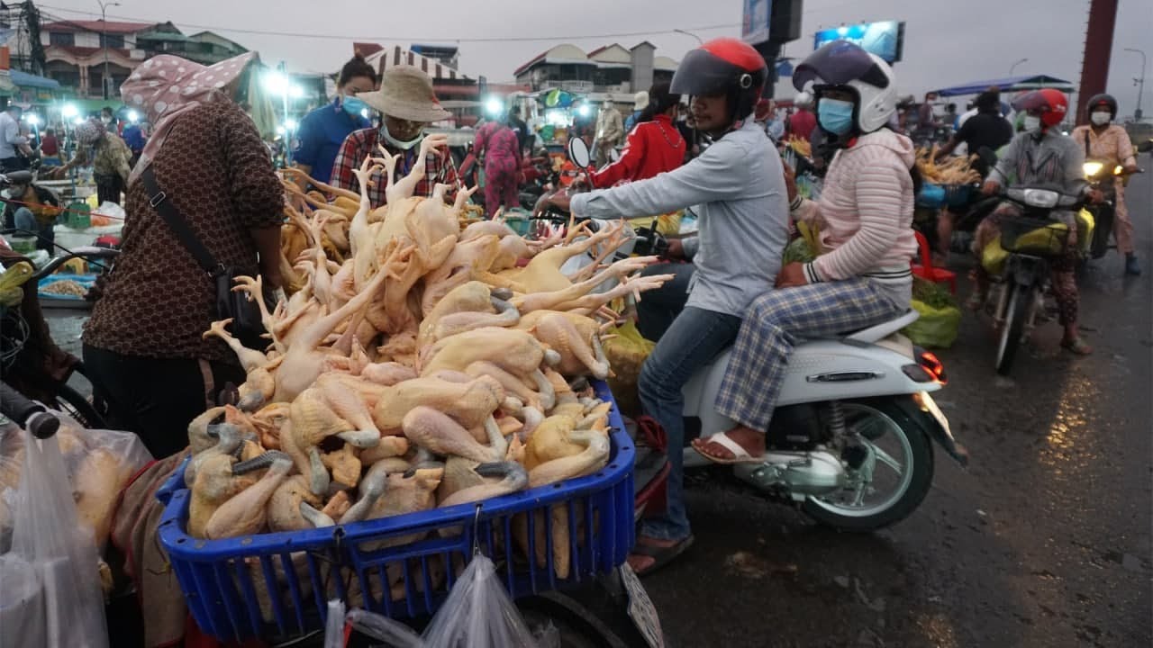Early Morning Vegetable Market @Chhbar Ampov - Walk Around Street Food at Chhbar Ampov
