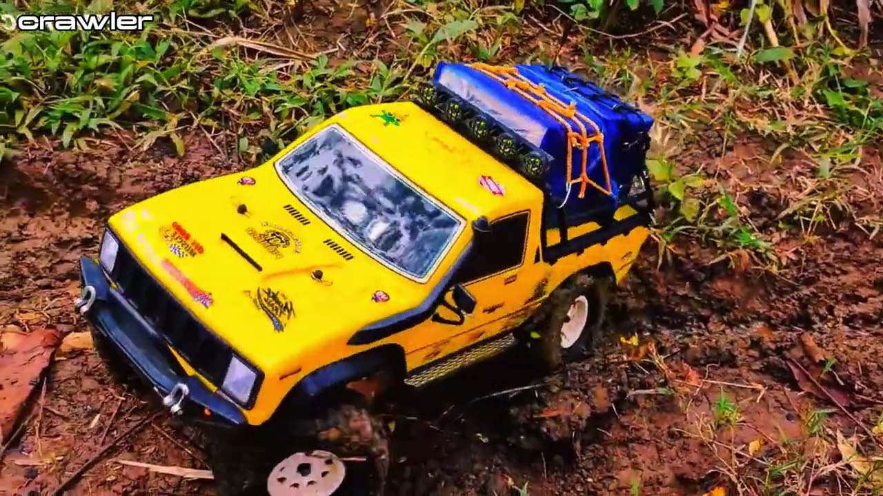 This RC Truck Carries a FULL LOAD Through Extreme Mud… UNSTOPPABLE!,Team 19