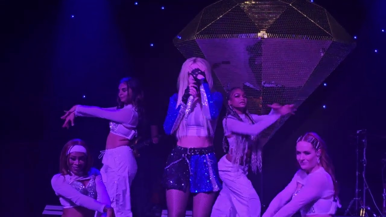 Ava Max - Sweet but Psycho - On Tour ( Finally ) NyC