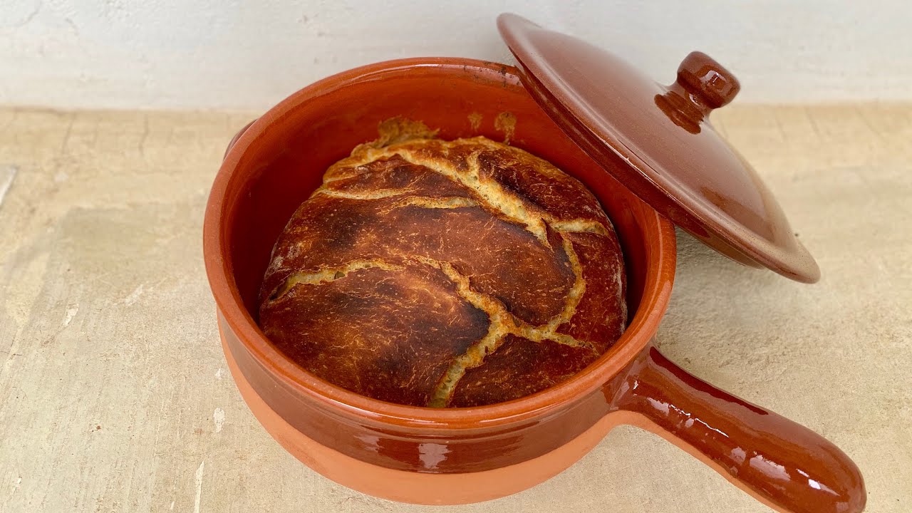 NO KNEAD BREAD homemade baked in Clay Pot 😋 Dutch Oven Bread recipe 😉 Baking Bread like a Master