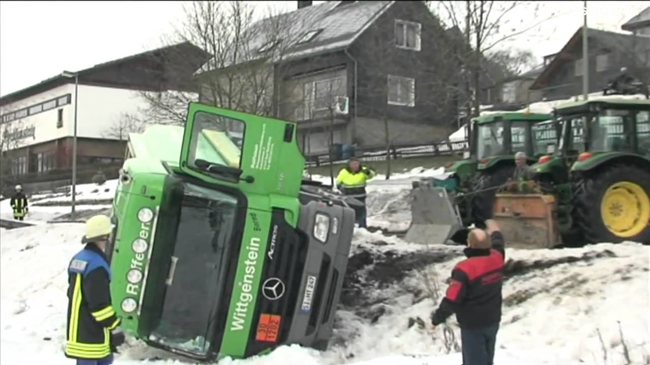 10.01.2011 Bergung nach LKW-Unfall
