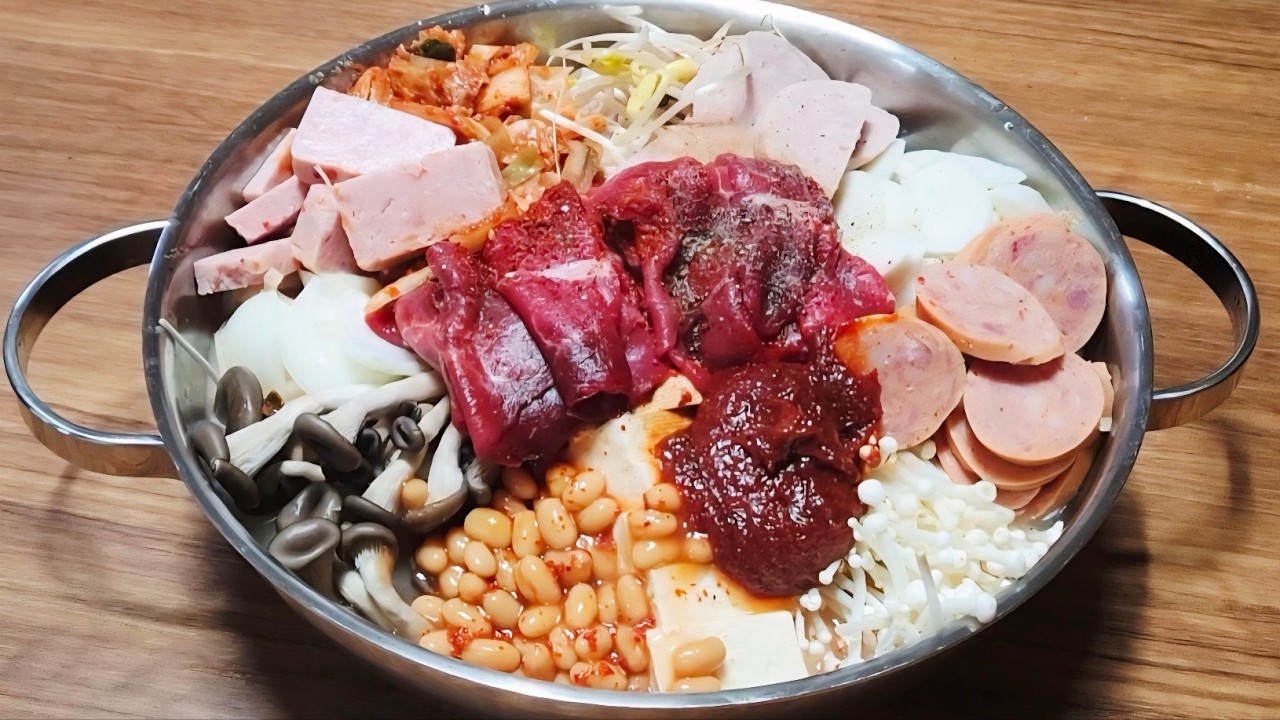 명절 선물 햄으로 뭘 요리할까 하다 냉장고 털어 이렇게 요리했더니 한 냄비가 후딱 사라지네요.