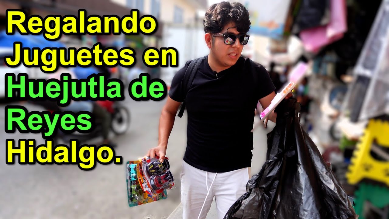 Regalando juguetes en Huejutla de Reyes Hidalgo  | Hernán García