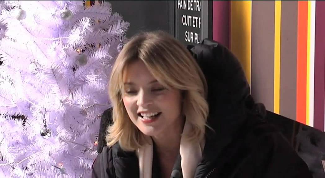 Interview de Virginie Efira - A la maison pour Noël